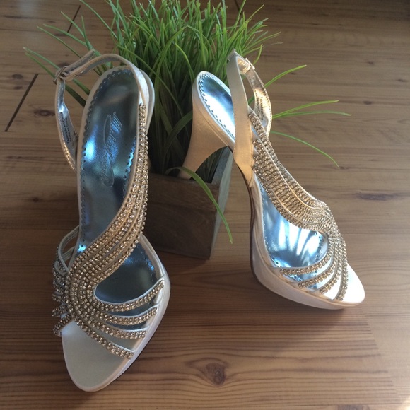 NWT Michaelangelo Donatella Bridal Rhinestone Heels - Picture 4 of 9